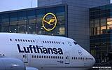 002 Lufthansa Boeing 747-400 Dresden.jpg