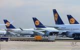 014 Boeing 747 Hannover rollt am Frachtbereich vorbei.jpg
