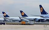 015 Boeing 747 Hannover rollt am Frachtbereich vorbei.jpg