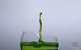002 Seifenblase platzt (Glas mit gruener Fluessigkeit).jpg