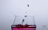 014 Seifenblase platzt (Glas mit gruener Fluessigkeit).jpg